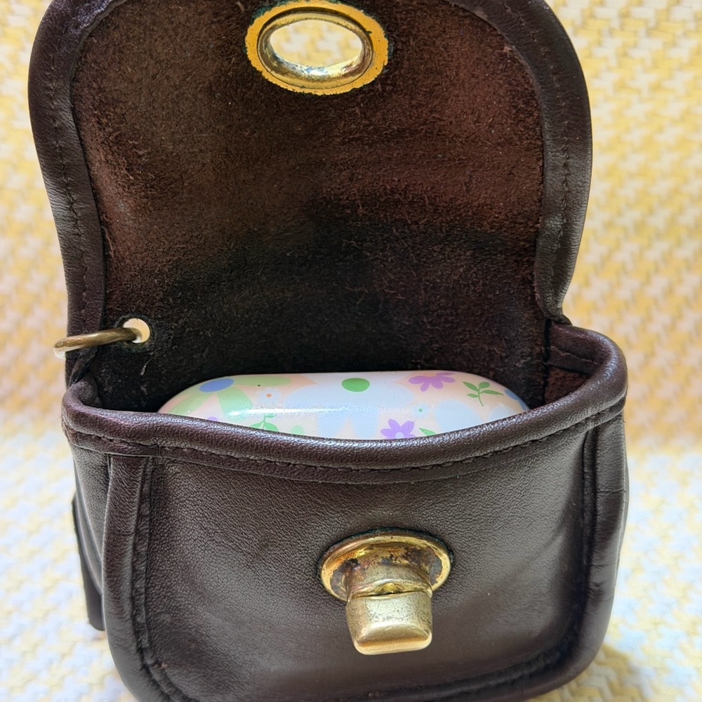 Vintage Coach City
Key Fob / Coin Pouch/Air-pod Case - Picture 3 of 12